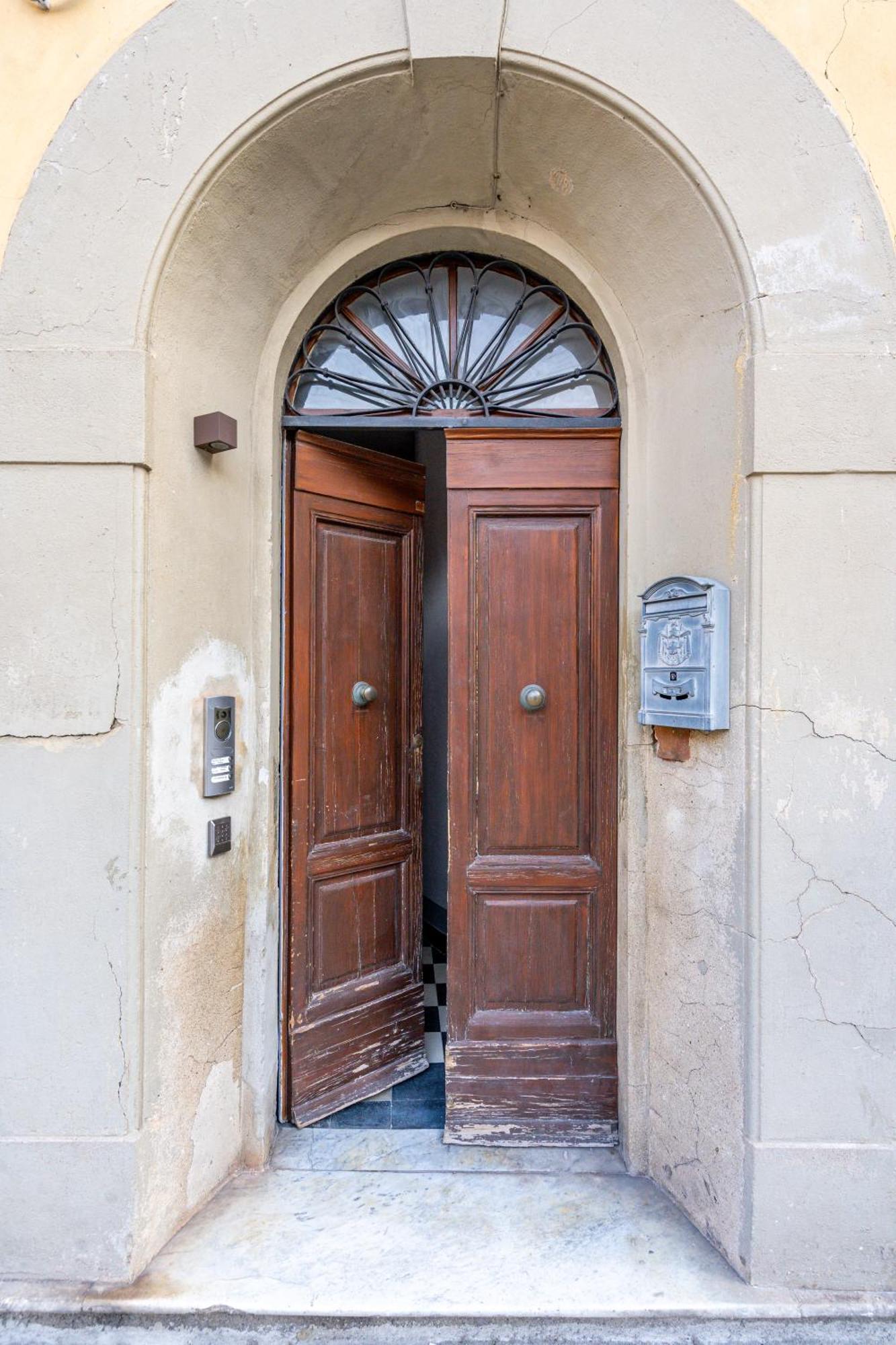 B&B Via Corsica 10 比萨 外观 照片
