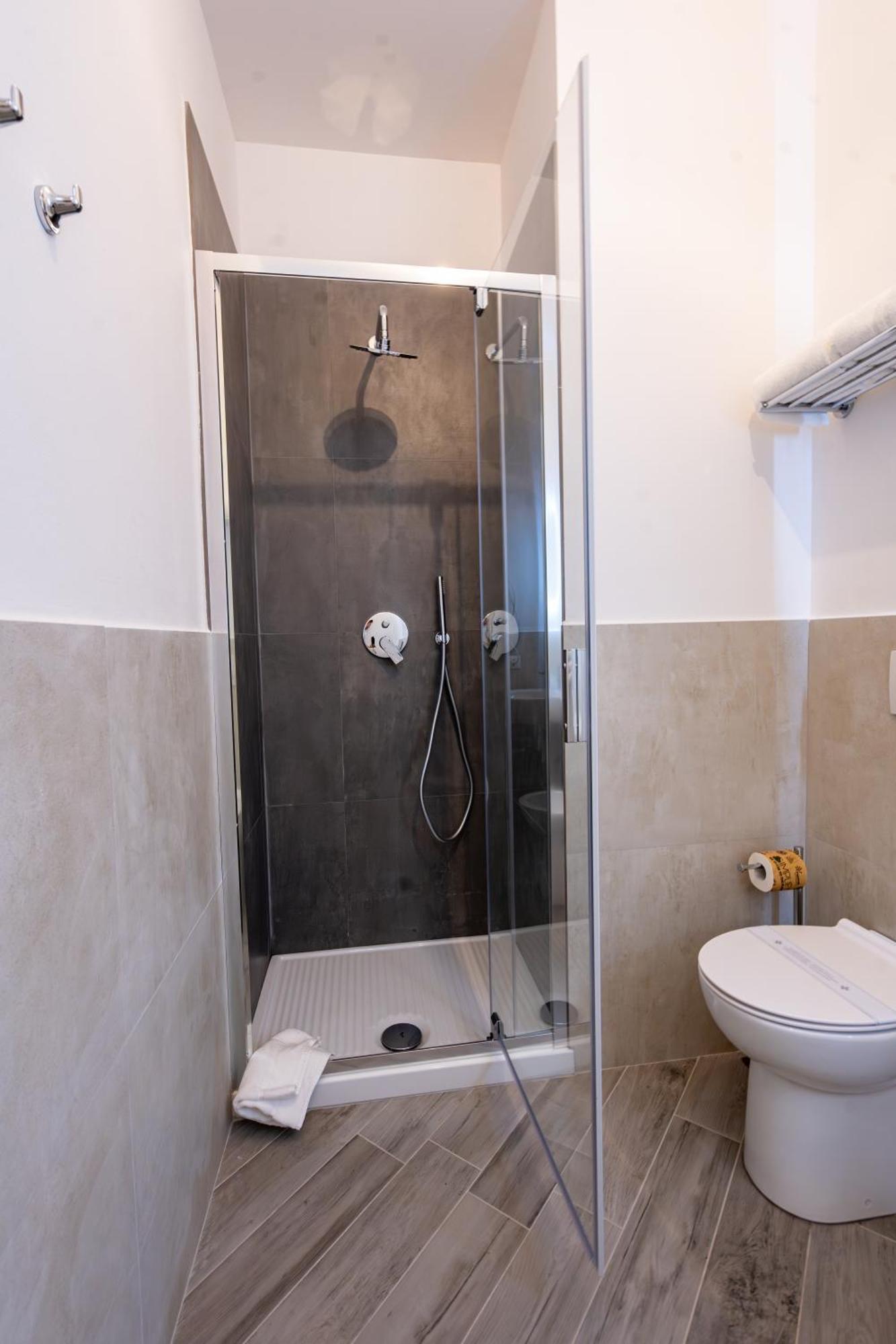 B&B Via Corsica 10 比萨 外观 照片